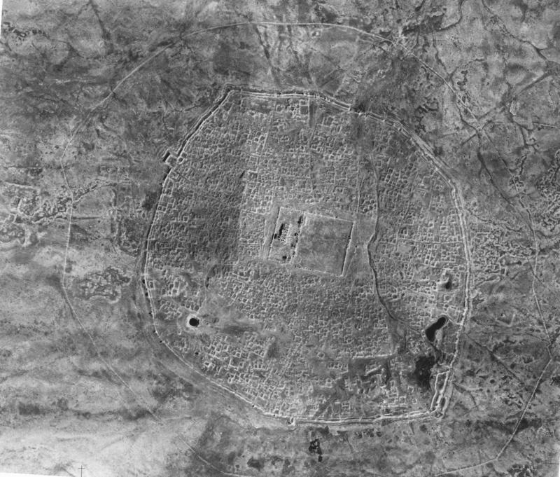 Mosaic of aerial photographs of Hatra (1938).