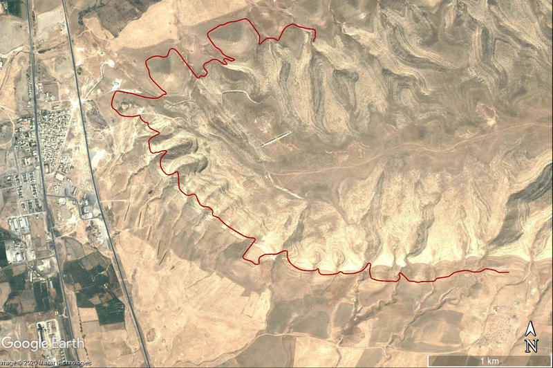 Figure 1 – Google Earth image of the archaeological site of Faida in 2004 (in red the course of the canal).