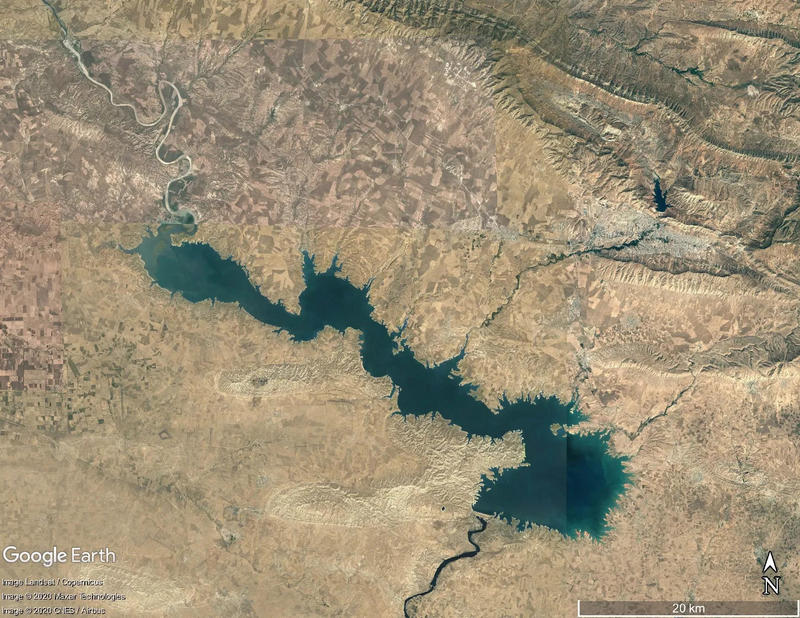 Figure 2 – Google Earth images of the Mosul Dam Lake in 2016.