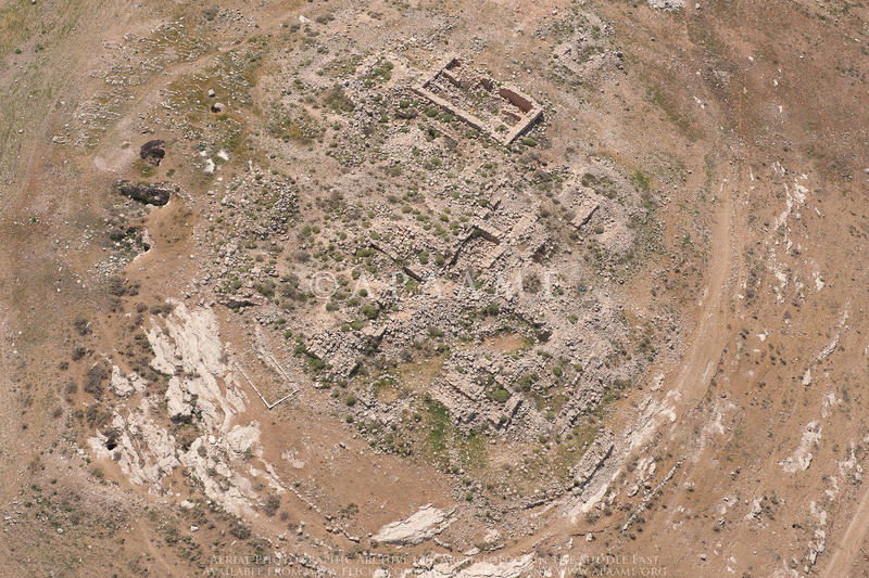  Figure 3: Khirbet Yusra (MAD-0039). Top: Satellite image from 2010 (Google Earth, DigitalGlobe 09/02/2010). Middle: Aerial photograph from 2013 (APAAME, APAAME_20130414_DLK-0211). Bottom: Ground photo taken in 2017 (P. Flohr/EAMENA). The plan of the vill