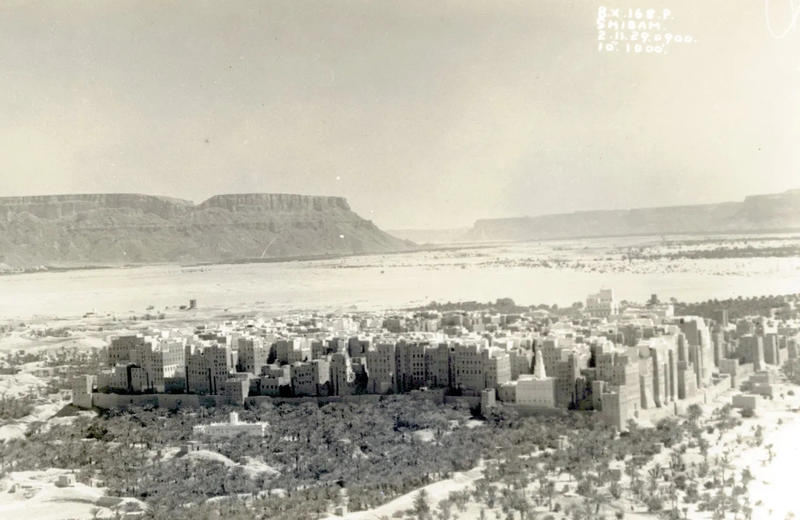  Fig.3. An oblique view of Shibam in Yemen taken on 2 November 1929 by a member of 8 Squadron RAF, generously shared the project by the Salt family. Fig,3. An oblique view of Shibam in Yemen taken on 2 November 1929 by a member of 8 Squadron RAF, generous