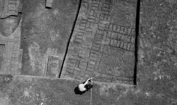 Figs. 11, 12: Using a 12m long metal pole to record archaeological features (courtesy of Italian mission in Beheira)