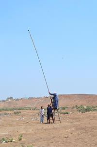 Figs. 11, 12: Using a 12m long metal pole to record archaeological features (courtesy of Italian mission in Beheira)